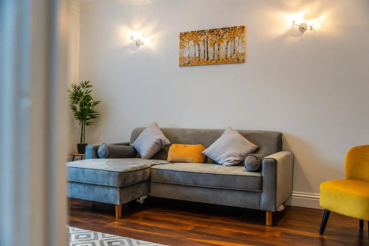 Modern Spacious 4 Bed Hayes Home With Free Parking Hayes (Greater London)