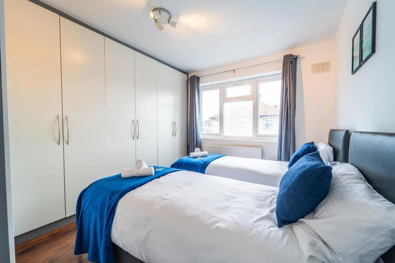 Modern Spacious 4 Bed Hayes Home With Free Parking Holiday home Hayes (Greater London)
