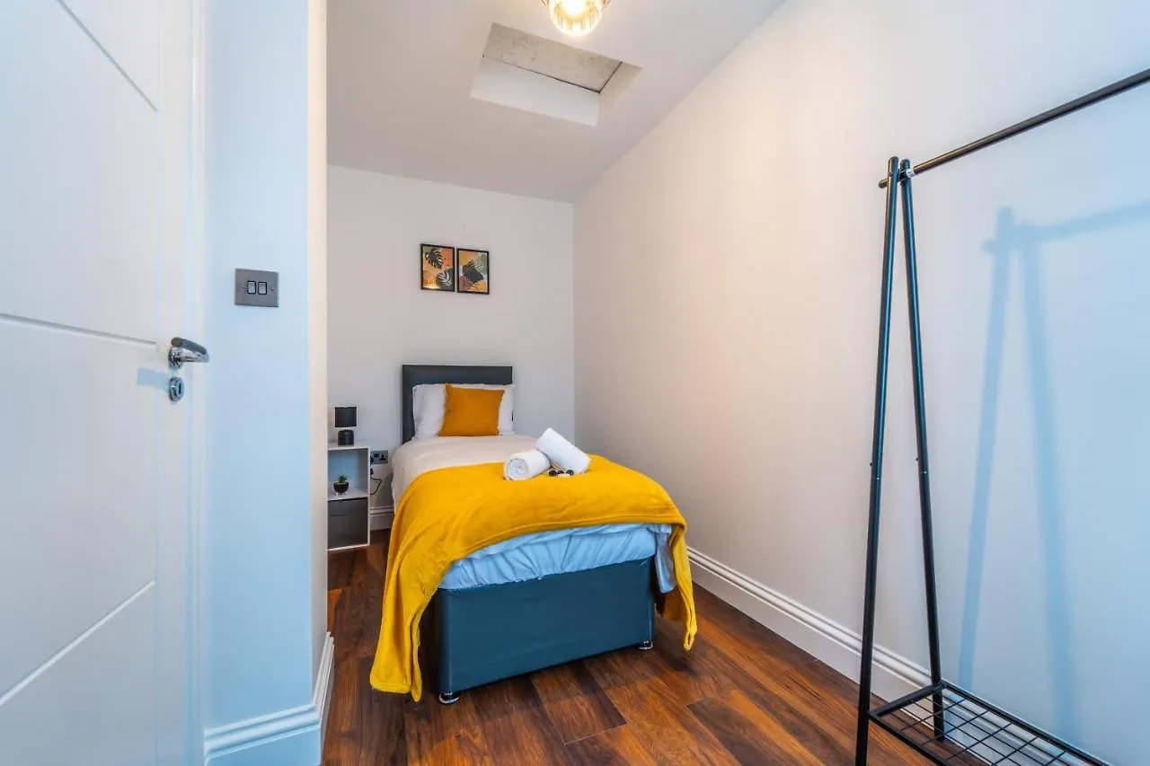 Modern Spacious 4 Bed Hayes Home With Free Parking 0*, Hayes (Greater London) United Kingdom