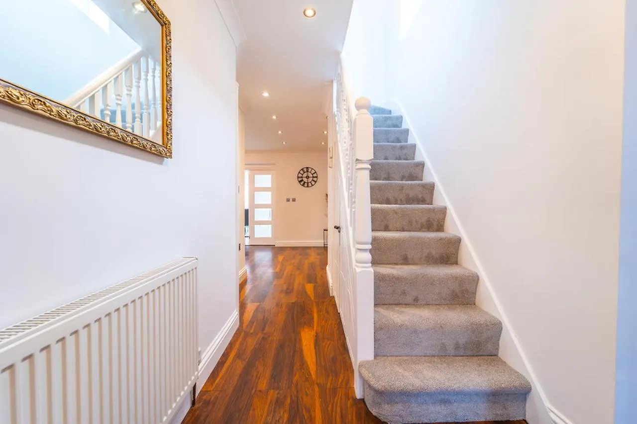 Modern Spacious 4 Bed Hayes Home With Free Parking 0*, Hayes (Greater London) United Kingdom