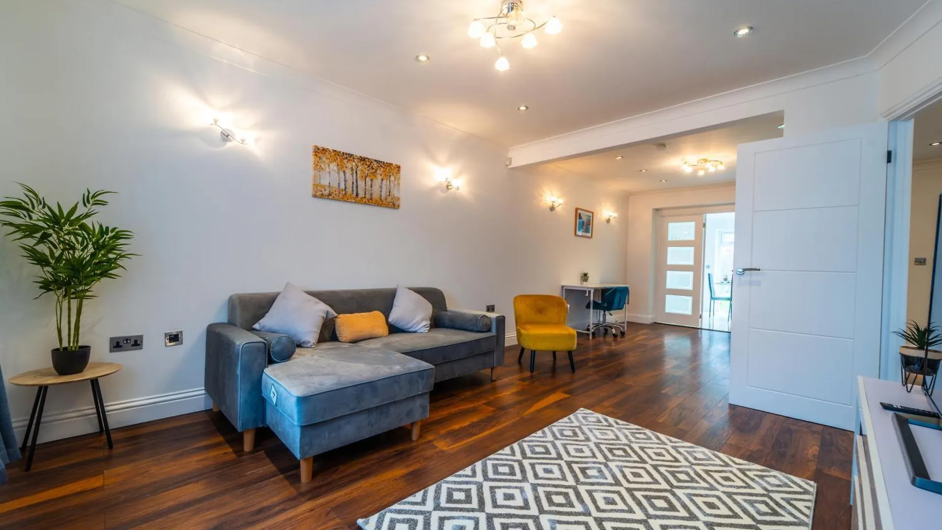 Modern Spacious 4 Bed Hayes Home With Free Parking Holiday home Hayes (Greater London)