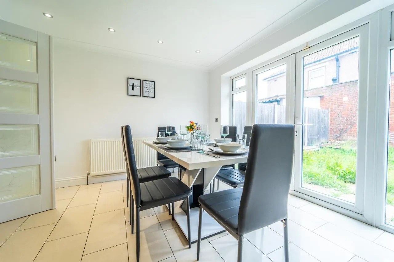 펜션 Modern Spacious 4 Bed Hayes Home With Free Parking